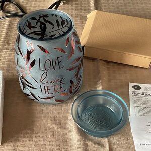 Scentsy Warmer Love Lives Here